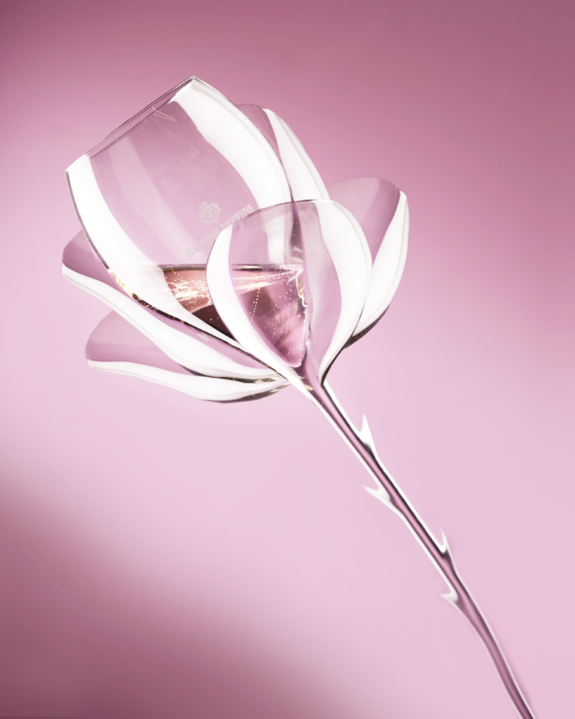 Barone Pizzini post con bicchiere a forma di rosa